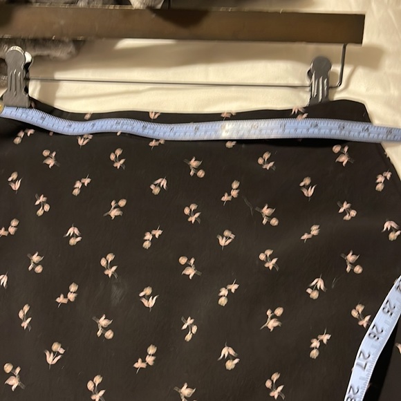 EUC Ann Taylor Pencil Skirt - 4 petite - Picture 8 of 8